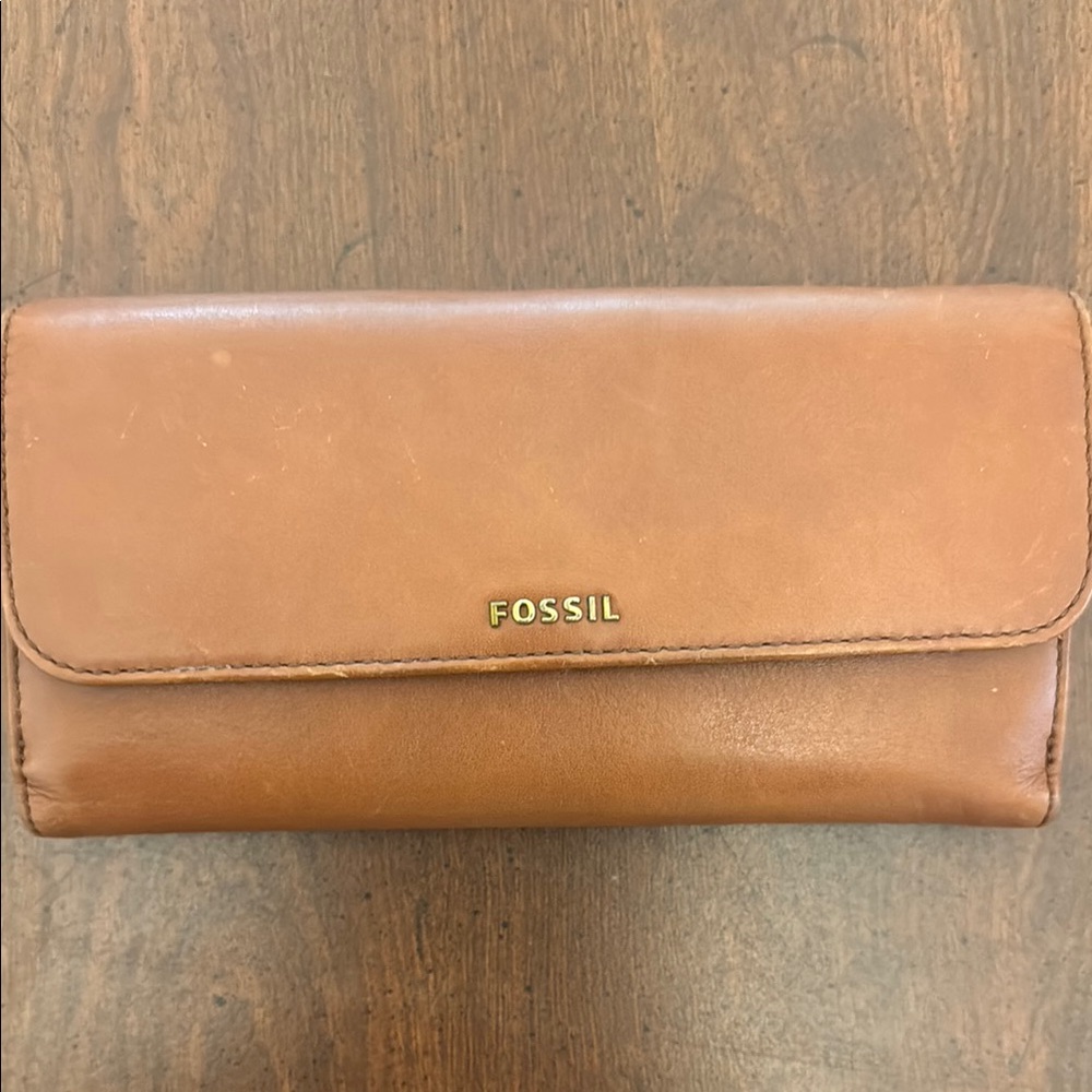 Fossil Tan Leather Clutch Wallet